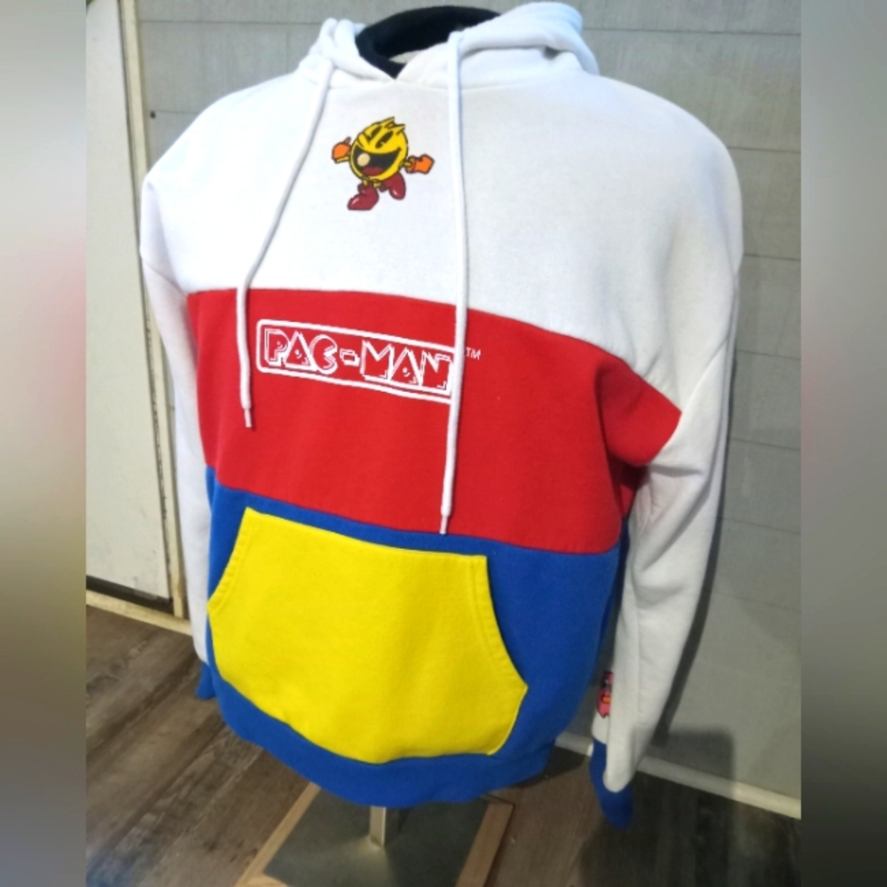 Pac-Man Hoodie Size Medium. FF238